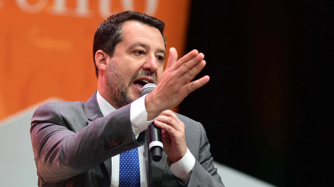 Matteo Salvini, ministro delle Infrastrutture e dei Trasporti e segretario della Lega Matteo Salvini, ministro delle Infrastrutture e dei Trasporti e segretario della Lega