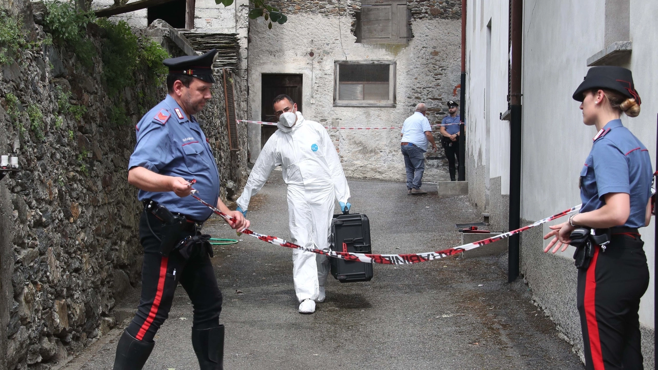 Rilievi nell'abitazione di Villa di Tirano teatro dell'omicidio-sucidio Rilievi nell'abitazione di Villa di Tirano teatro dell'omicidio-sucidio