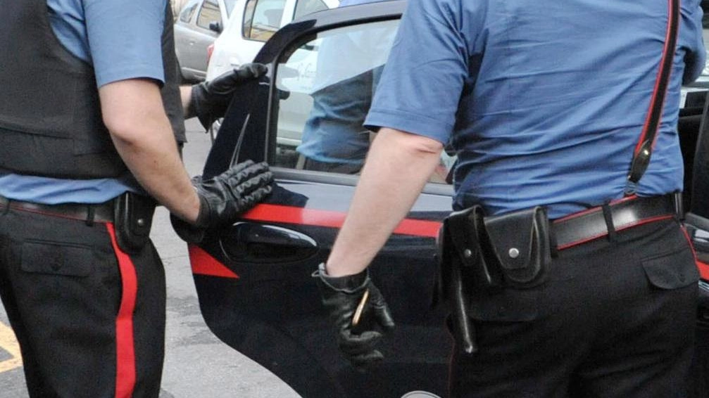 Un ventiduenne aveva con sé 94 confezioni pronte per la vendita. Dopo una notte in cella a Cremona il giudice gli ha imposto l’obbligo di firma. Un ventiduenne aveva con sé 94 confezioni pronte per la vendita. Dopo una notte in cella a Cremona il giudice gli ha imposto l’obbligo di firma.
