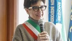 NERVIANO (Milano) Rifiuti nei cantieri della pubblica illuminazione. "Comune e impresa sono parte lesa" dice la sindaca Daniela Colombo (nella foto).... NERVIANO (Milano) Rifiuti nei cantieri della pubblica illuminazione. "Comune e impresa sono parte lesa" dice la sindaca Daniela Colombo (nella foto)....