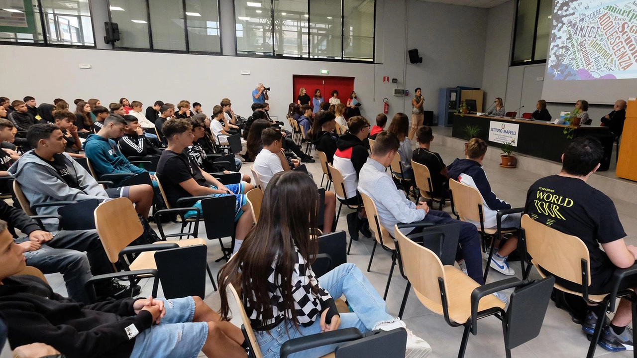 Ventitré incontri organizzati alle medie, negli istituti superiori e nei centri di formazione del territorio . Sono state coinvolte forze dell’ordine, associazioni e strutture sanitarie. Obiettivo: insegnare il rispetto. Ventitré incontri organizzati alle medie, negli istituti superiori e nei centri di formazione del territorio . Sono state coinvolte forze dell’ordine, associazioni e strutture sanitarie. Obiettivo: insegnare il rispetto.