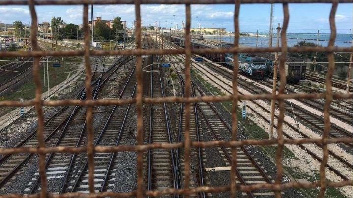 I due ladri sono entrati in azione nello scalo ferroviario di Melzo, sulla linea Milano-Venezia I due ladri sono entrati in azione nello scalo ferroviario di Melzo, sulla linea Milano-Venezia