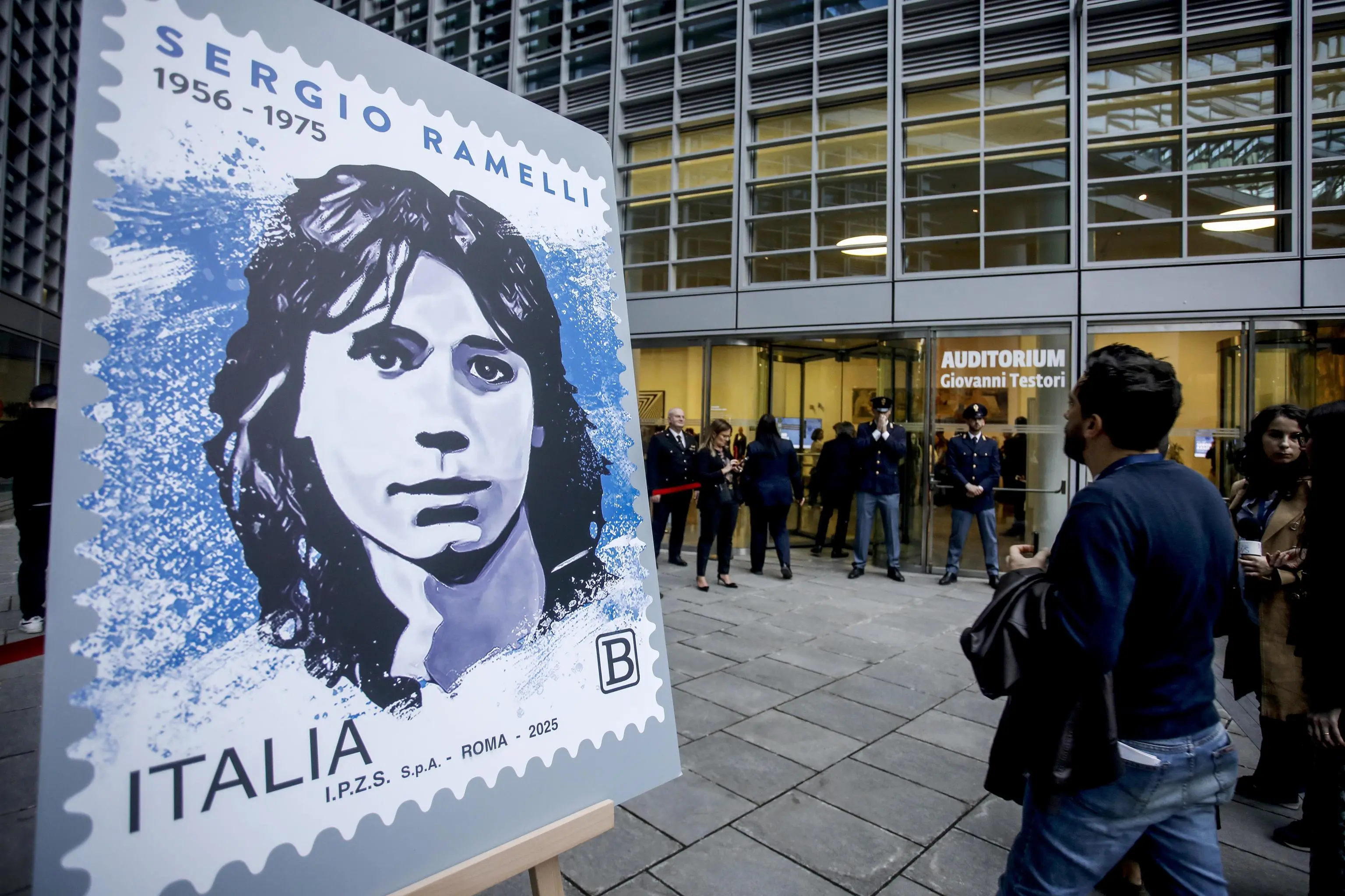 Brescia, scontro sull’intitolazione a Sergio Ramelli: la sinistra esce dall’aula, FdI attacca