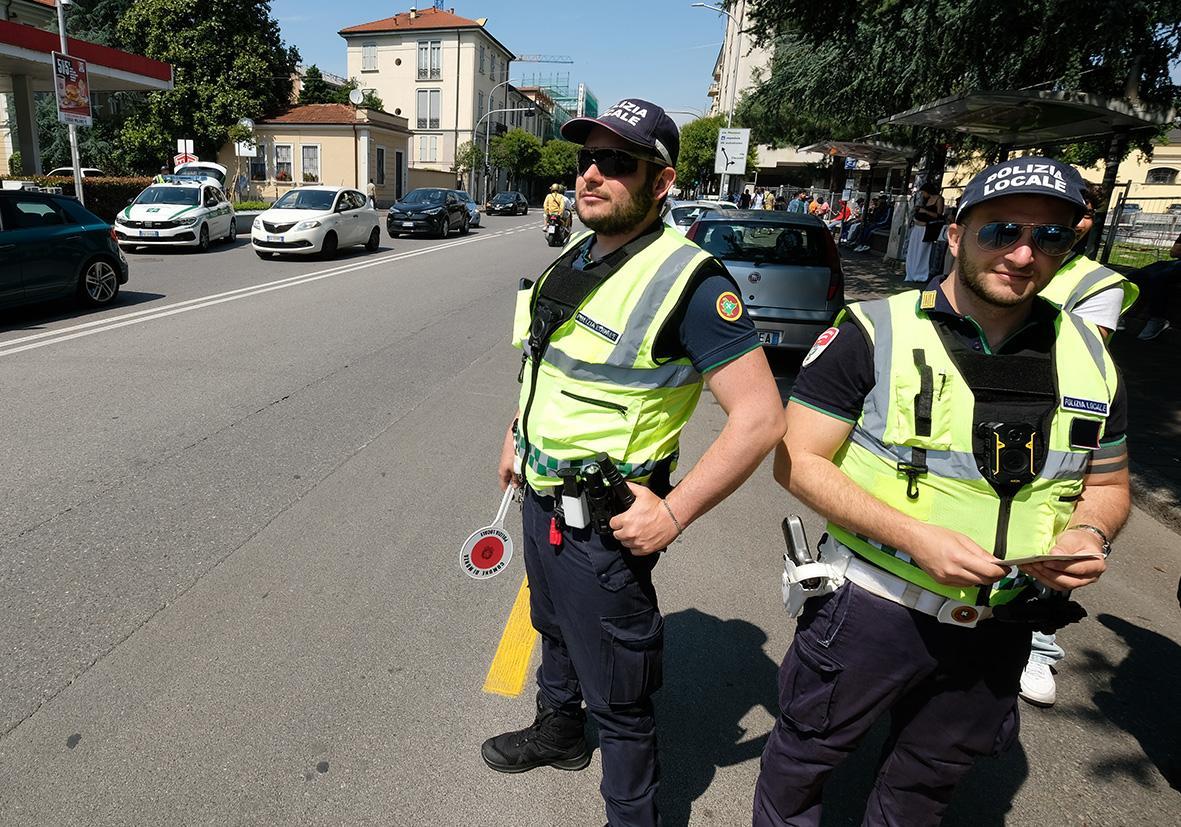 Patenti false e Tir a rischio: maxi multe Patenti false e Tir a rischio: maxi multe