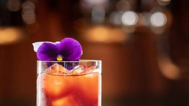 Scopri la nuova Signature Cocktails list di Starbucks Milano, dove caffè e mixology si fondono in creazioni uniche firmate Andrea Villa.