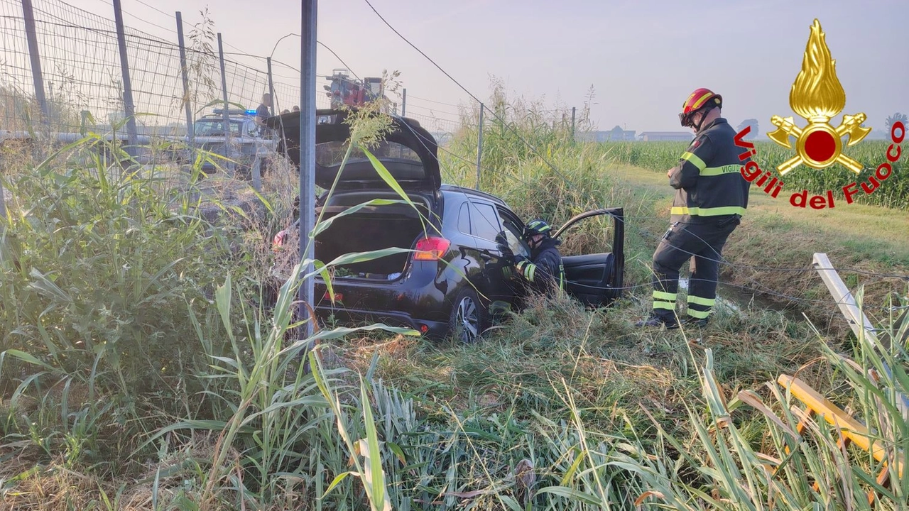 I vigili del fuoco hanno cercato eventuali passeggeri nelle vicinanze I vigili del fuoco hanno cercato eventuali passeggeri nelle vicinanze