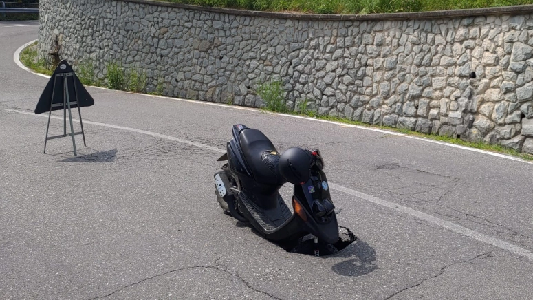 Il motorino infilato nel buco Il motorino infilato nel buco