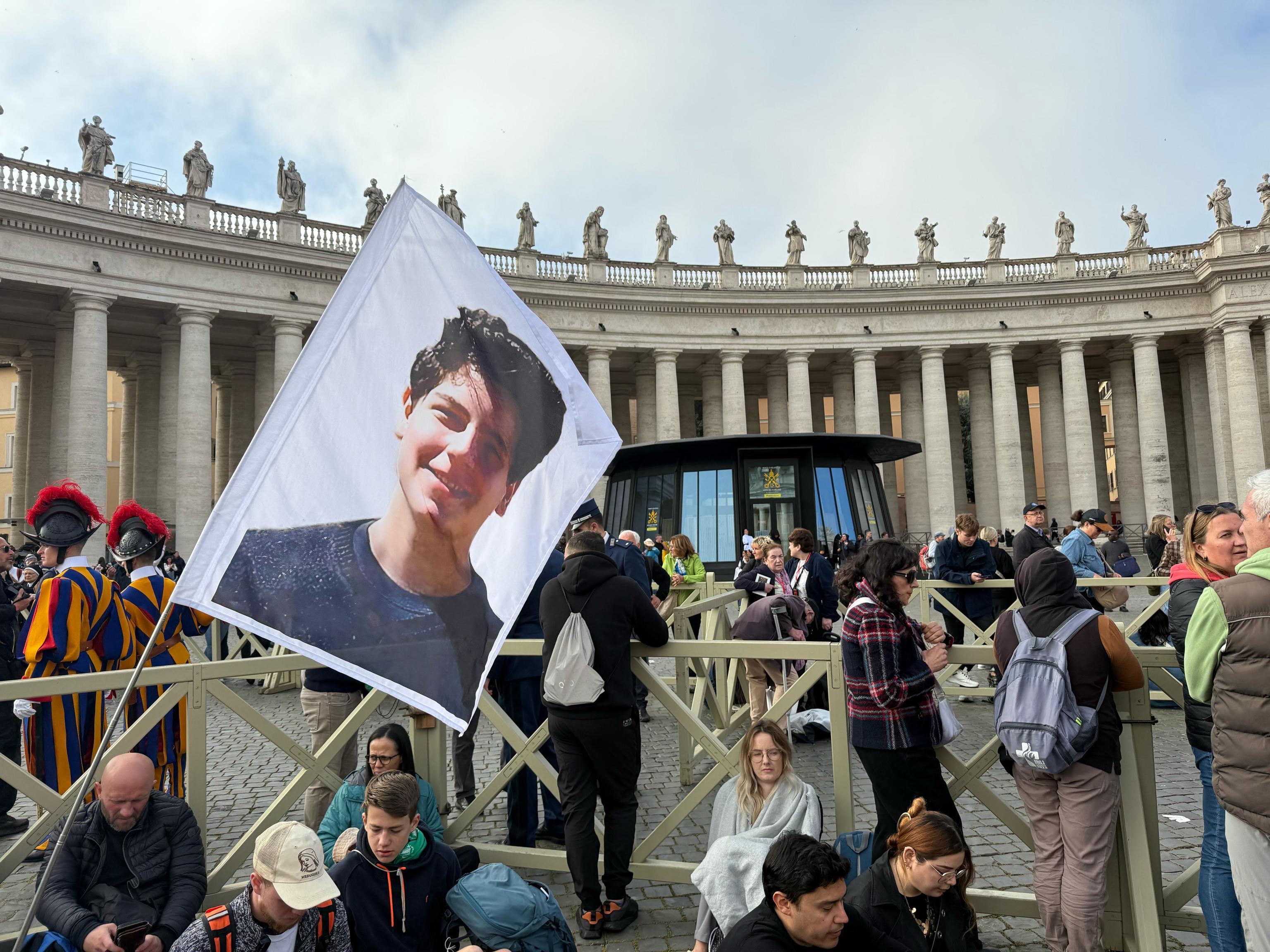 Santo Carlo Acutis, c’è la nuova data di canonizzazione. Cerimonia insieme a Pier Giorgio Frassati: chi è