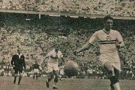 Un'immagine del derby dell'11 settembre 1955, che il comitato San Siro porta a riprova della retrodatazione del vincolo architettonico