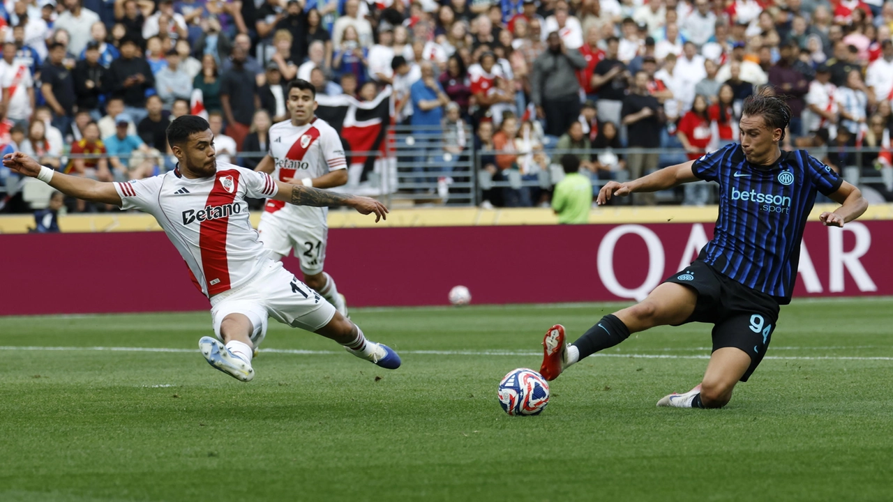Francesco Pio Esposito in azione contro il River Plate Francesco Pio Esposito in azione contro il River Plate