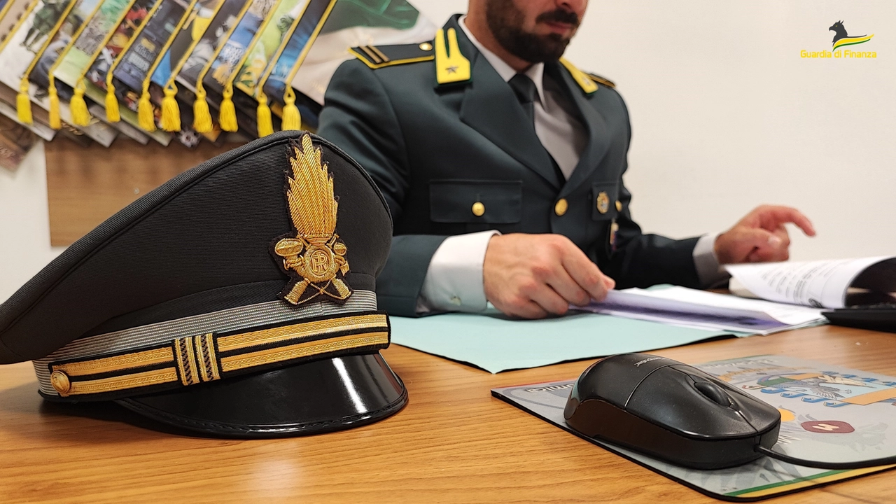 Il sequestro della Guardia di Finanza (Archivio) Il sequestro della Guardia di Finanza (Archivio)