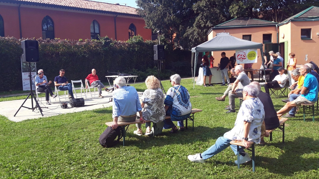 L’incontro sull’impianto rifiuti di Cascina Redenta durante AmbientAzione L’incontro sull’impianto rifiuti di Cascina Redenta durante AmbientAzione