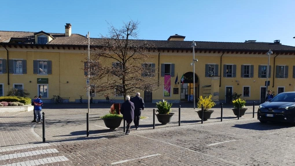 L’Informagiovani si trasferisce da via Cadorna a Villa Venino «L’obiettivo è di collocarlo in una zona più centrale della città» L’Informagiovani si trasferisce da via Cadorna a Villa Venino «L’obiettivo è di collocarlo in una zona più centrale della città»