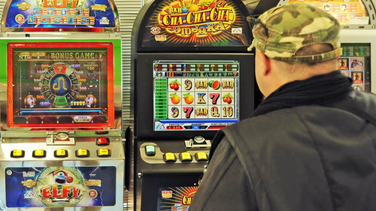 Il gioco d'azzardo, sia on line sia nelle forme tradizionali come le slot machine, conquista sempre più giovani