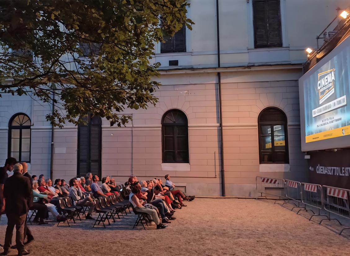 Cinema e musica sotto le stelle. Agosto in compagnia alla Villa Reale Cinema e musica sotto le stelle. Agosto in compagnia alla Villa Reale