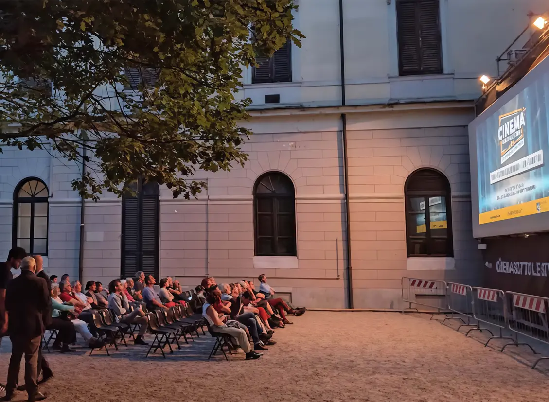 Cinema e musica sotto le stelle. Agosto in compagnia alla Villa Reale