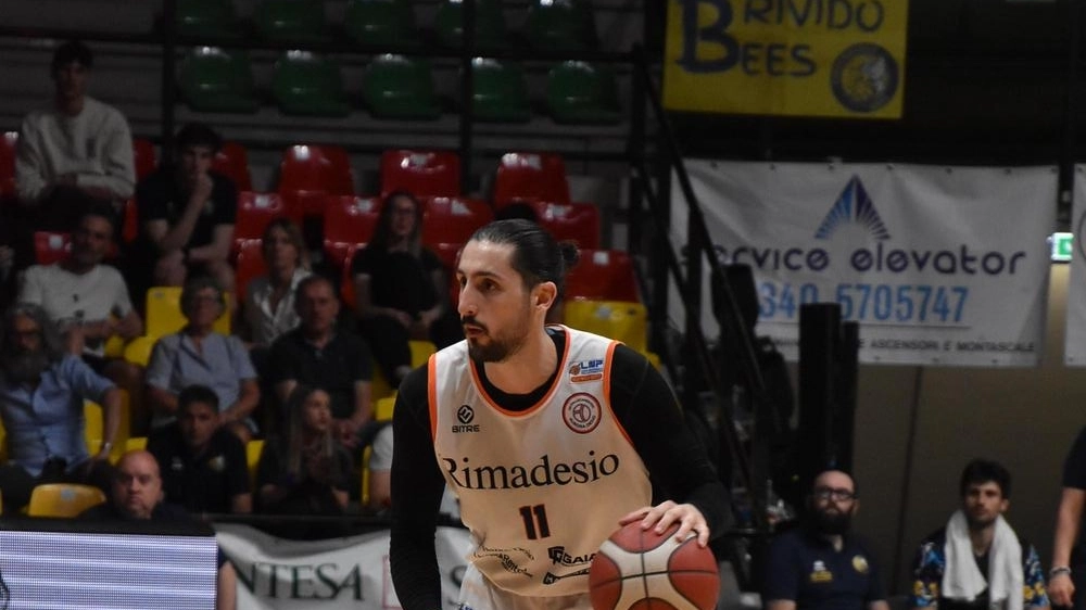 Rimadesio vince contro Fiorenzuola 69-53, riaprendo la serie playout. Chiumenti infortunato, Gallazzi studia nuove strategie.