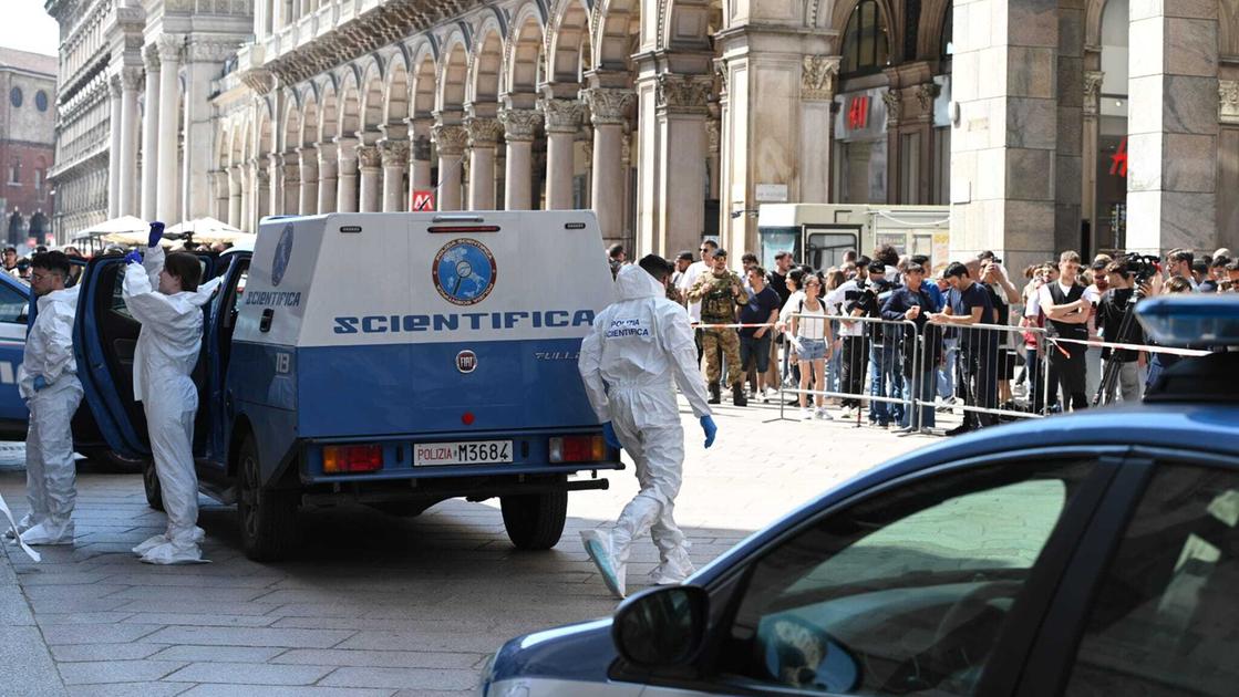 De Maria suicida lanciandosi dal Duomo, terrore in piazza: “Un botto tremendo, pensavo qualcuno stesse sparando” De Maria suicida lanciandosi dal Duomo, terrore in piazza: “Un botto tremendo, pensavo qualcuno stesse sparando”