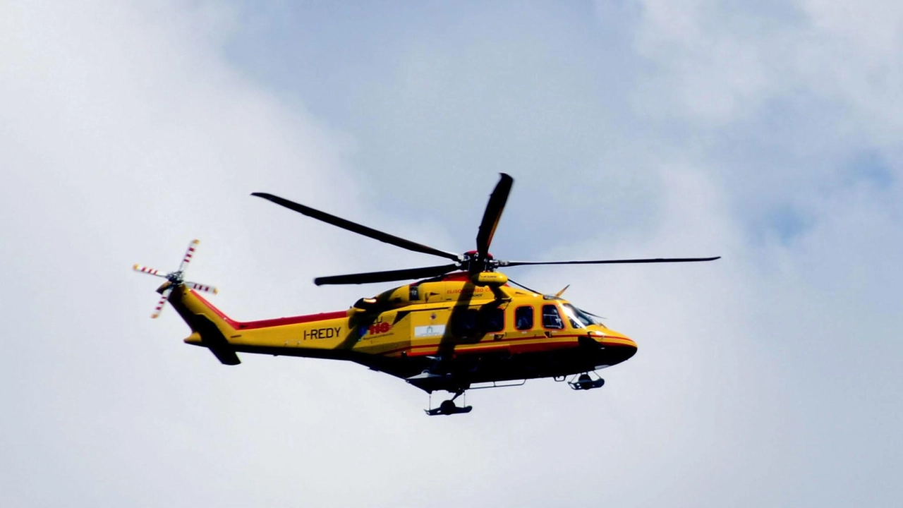 Due anziani soccorsi in montagna e in città per incidenti diversi: uno punto da un insetto a Caspoggio e l'altro caduto a Teglio. Interventi in codice giallo per media gravità. Due anziani soccorsi in montagna e in città per incidenti diversi: uno punto da un insetto a Caspoggio e l'altro caduto a Teglio. Interventi in codice giallo per media gravità.