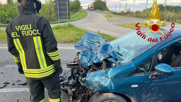 L’incidente è avvenuto prima delle sei all’incrocio tra le provinciali 234 e 193 L’incidente è avvenuto prima delle sei all’incrocio tra le provinciali 234 e 193