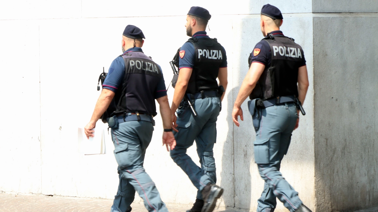 A intervenire sono stati gli agenti del commissariato di Quarto Oggiaro A intervenire sono stati gli agenti del commissariato di Quarto Oggiaro