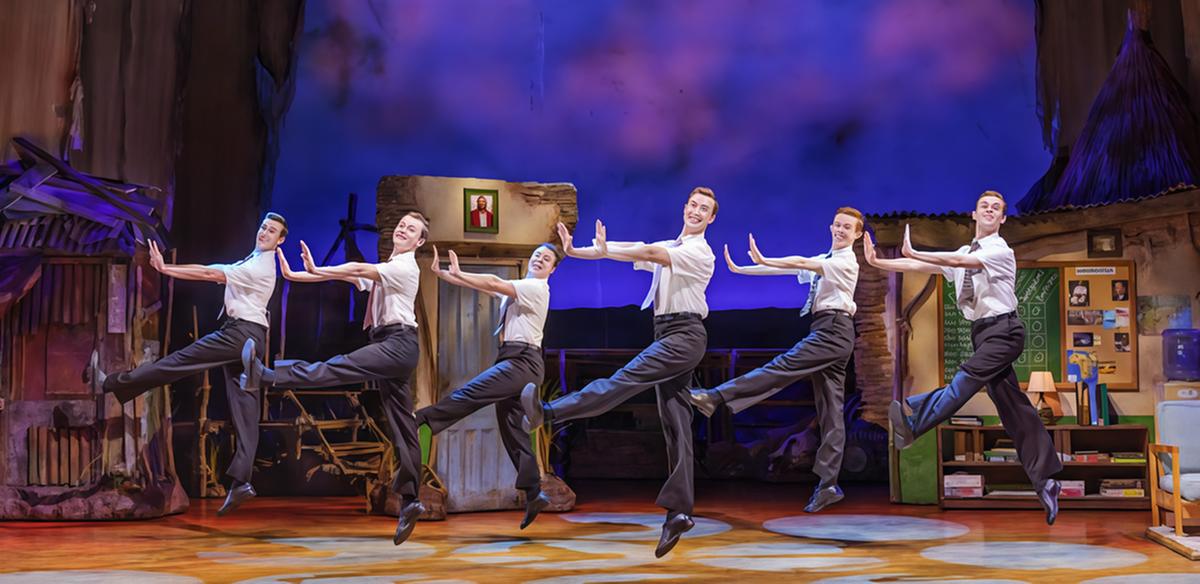 Il musical Book of Mormon. Risate sacrileghe sul palco e riflessioni vere sulla vita. Tra ironia, sincerità e choc