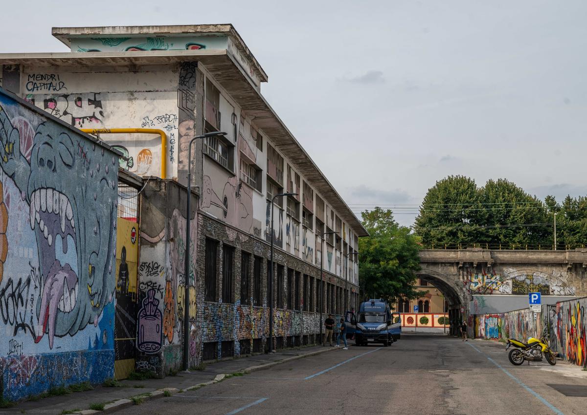 Leoncavallo e il bando pubblico per la nuova area comunale: il primo grattacapo Leoncavallo e il bando pubblico per la nuova area comunale: il primo grattacapo