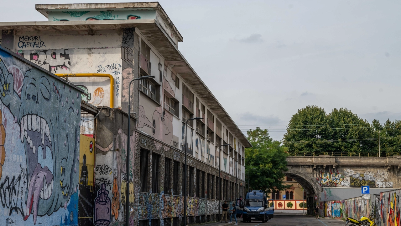 Il centro sociale Leoncavallo due giorni dopo lo sfratto Il centro sociale Leoncavallo due giorni dopo lo sfratto