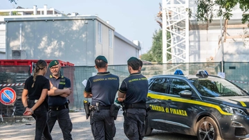 Il faro della Procura sui cantieri. Sono 14 i fascicoli aperti dai pm: "Irregolarità e abusi eclatanti"