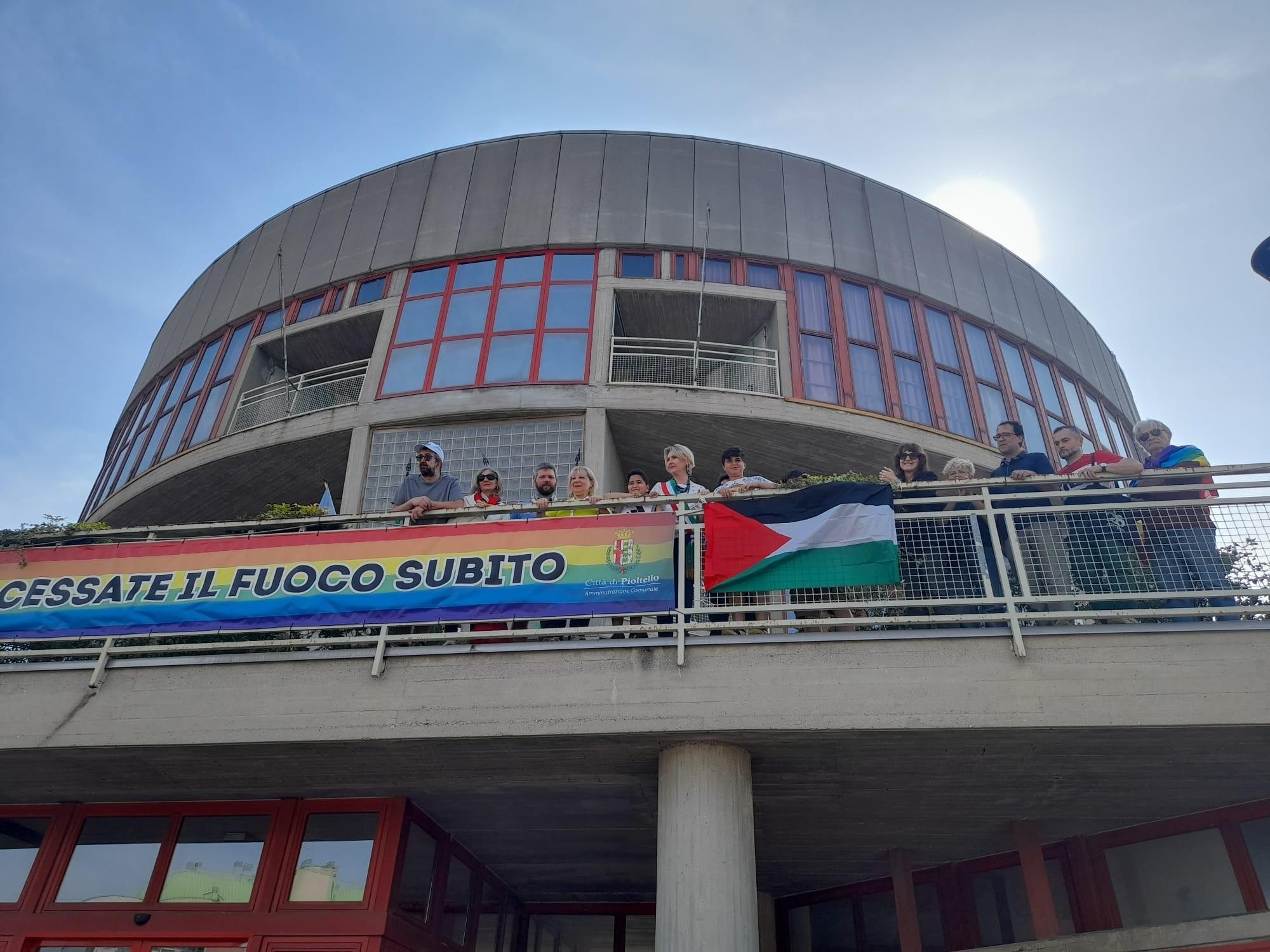la bandiera palestinese sul municipio
