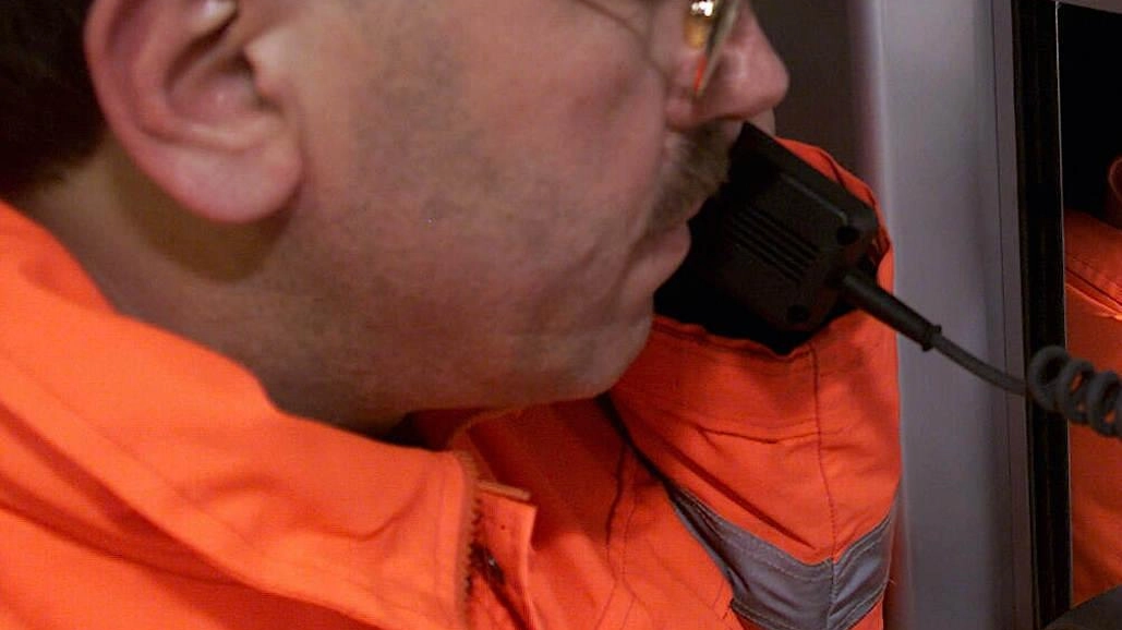 Incidente ieri nel primissimo pomeriggio a Monza, dove un ragazzino è stato investito da un furgone mentre attraversava la strada. È... Incidente ieri nel primissimo pomeriggio a Monza, dove un ragazzino è stato investito da un furgone mentre attraversava la strada. È...