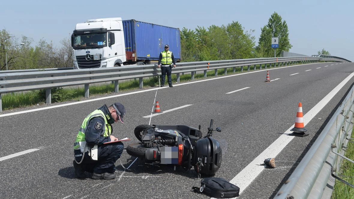 Incidenti in calo, migliora la sicurezza sulle strade di Segrate. A rivelarlo sono le statistiche della polizia locale. Nel... Incidenti in calo, migliora la sicurezza sulle strade di Segrate. A rivelarlo sono le statistiche della polizia locale. Nel...