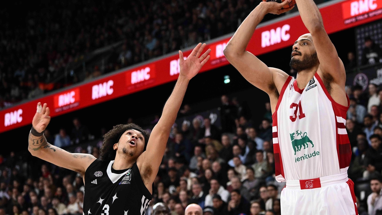 Un tentativo di tiro di Shavon Shields durante la sfida di Eurolega di ieri sera Un tentativo di tiro di Shavon Shields durante la sfida di Eurolega di ieri sera