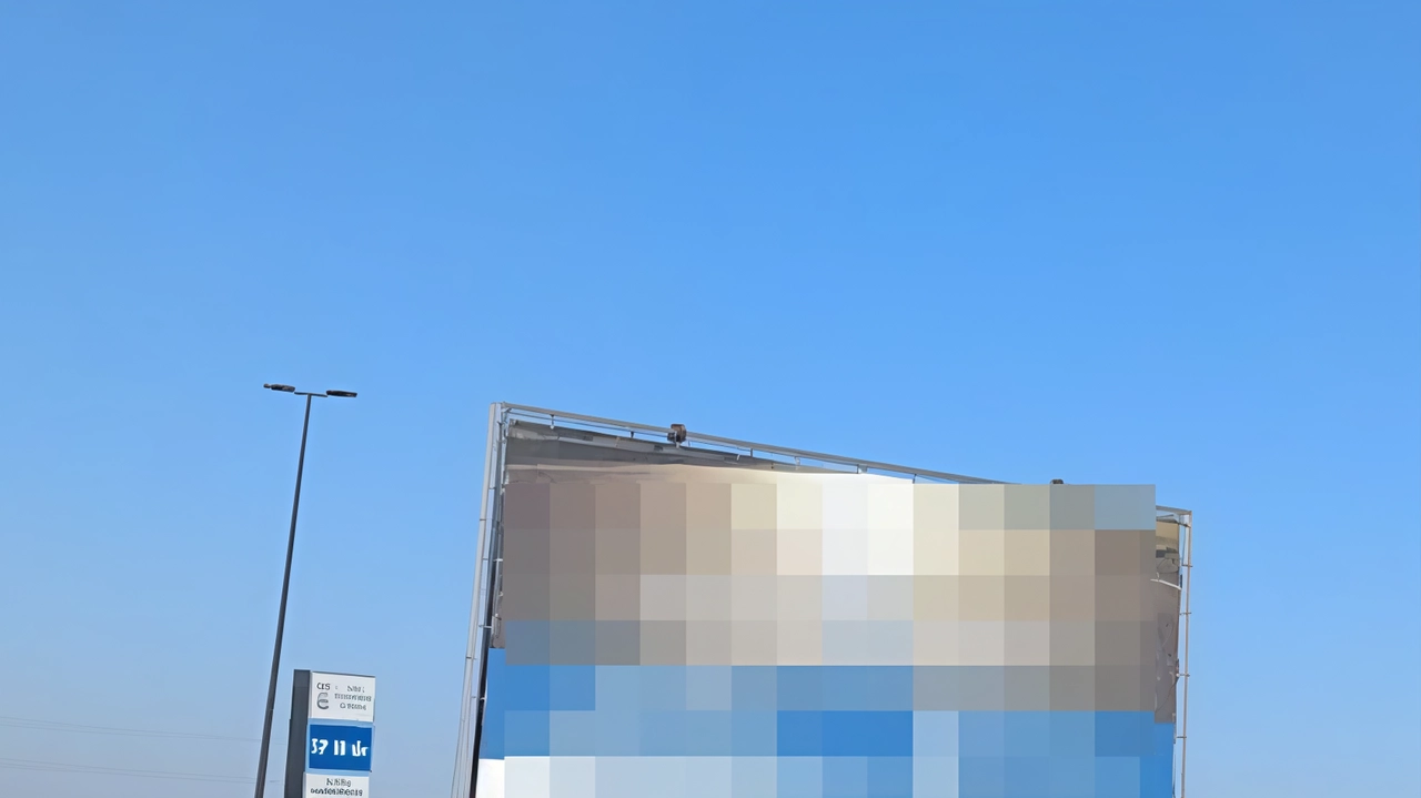 Le ditte che allestiscono i cartelloni sono pronte a sparire Nessuno paga le multe e al Comune tocca anche rimuovere tutto a proprie spese Le ditte che allestiscono i cartelloni sono pronte a sparire Nessuno paga le multe e al Comune tocca anche rimuovere tutto a proprie spese