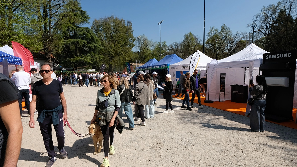 Tantissimi appassionati e curiosi stanno affollando il centro sportivo monzese in occasione del torneo di tennis Tantissimi appassionati e curiosi stanno affollando il centro sportivo monzese in occasione del torneo di tennis
