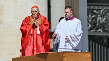Giovanni Battista Re, chi è il cardinale bresciano che ha celebrato il funerale di Papa Francesco