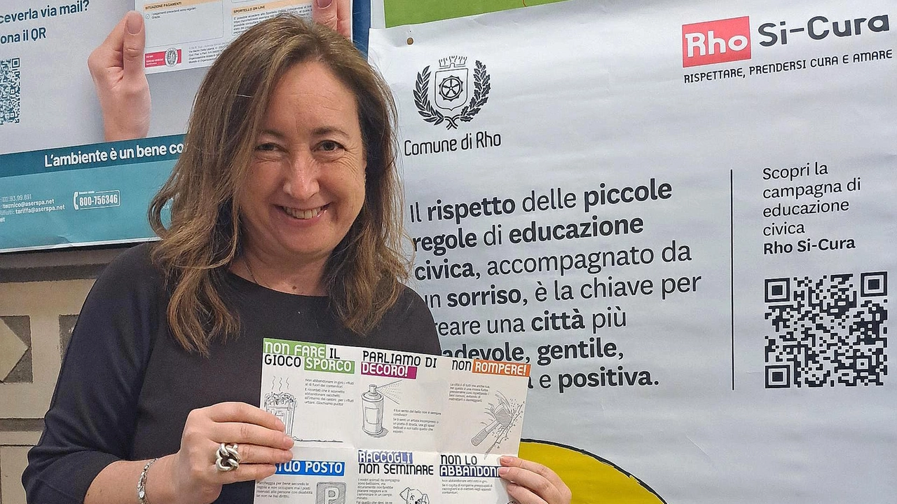 Maria Rita Vergani vicesindaca di Rho mostra i depliant della campagna Rho SiCura Maria Rita Vergani vicesindaca di Rho mostra i depliant della campagna Rho SiCura