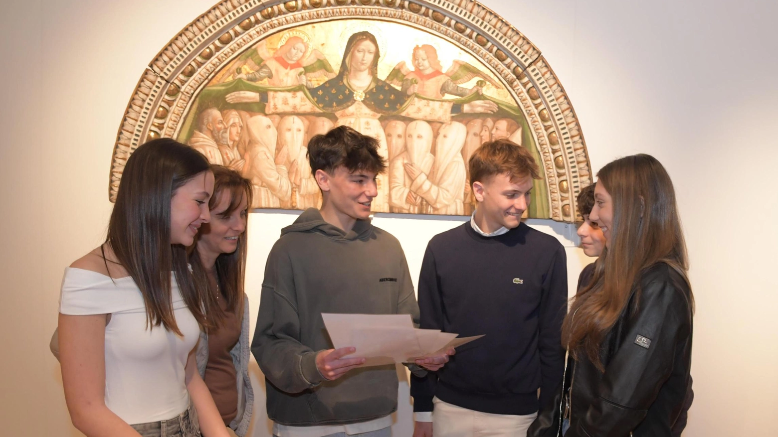 Gli studenti del Copernico di Pavia presentano una mostra sul rapporto tra Manzoni e il vescovo Tosi, esplorando antiche basiliche e tesori poco noti. Un viaggio affascinante nel dialogo tra due figure storiche.