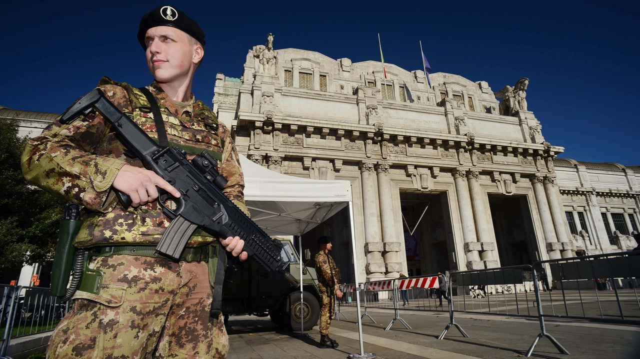 L'Esercito è impiegato a garantire la sicurezza nelle aree delle stazioni ferroviarie