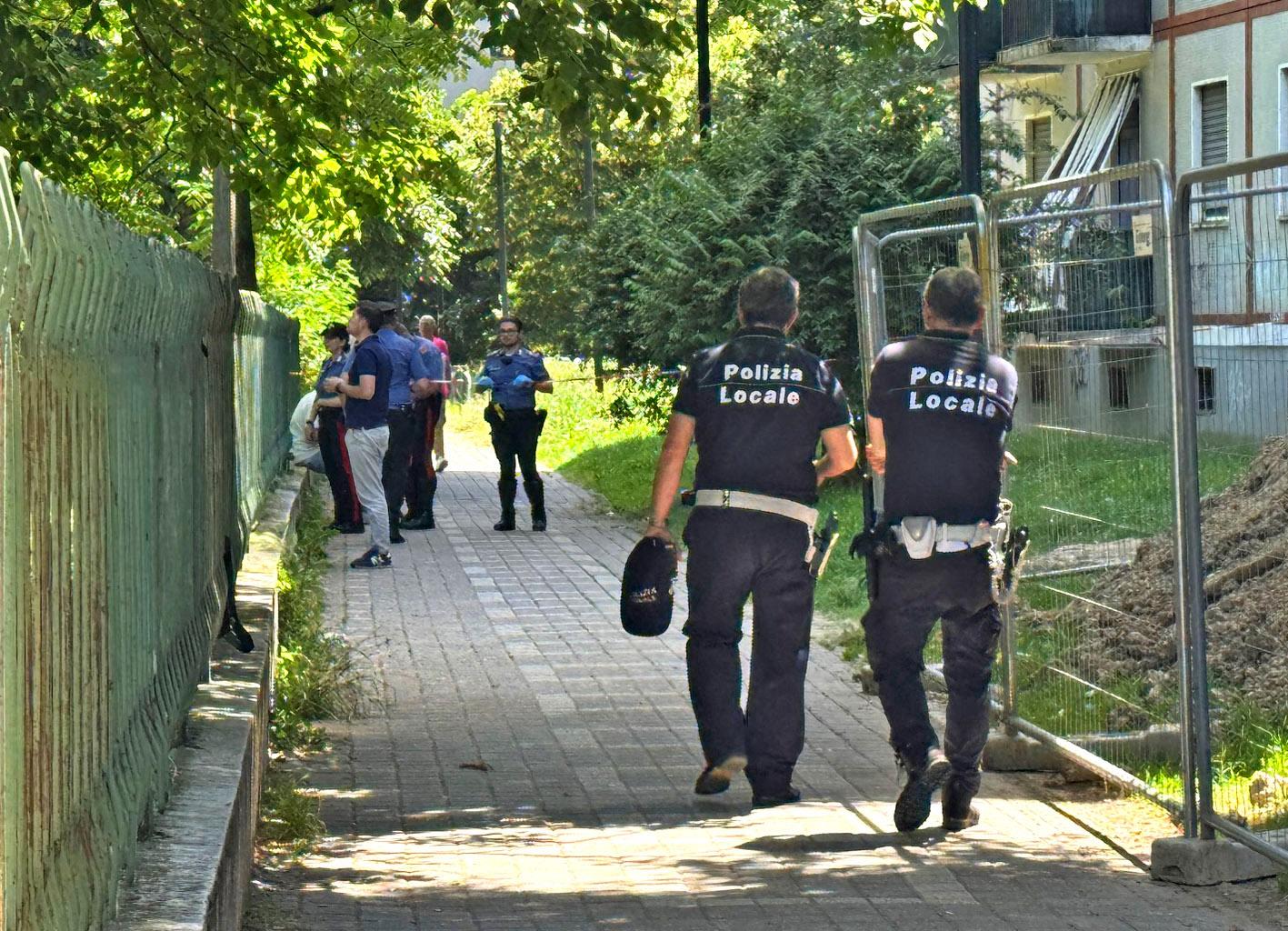 Rozzano, dopo gli spari resta l’emergenza. Il ferito era appena stato sfrattato dalle cantine Aler