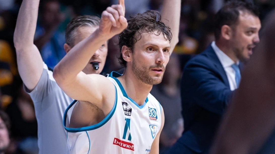 Cantù cerca di confermare la superiorità in Gara 2 contro Rieti, dopo il successo in Gara 1. Il PalaDesio si prepara a un match infuocato. Cantù cerca di confermare la superiorità in Gara 2 contro Rieti, dopo il successo in Gara 1. Il PalaDesio si prepara a un match infuocato.