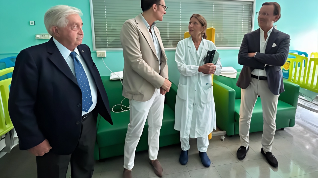 La visita alla camere rinnovate grazie all’iniziativa lanciata dalla Onlus Amici di Emi La visita alla camere rinnovate grazie all’iniziativa lanciata dalla Onlus Amici di Emi