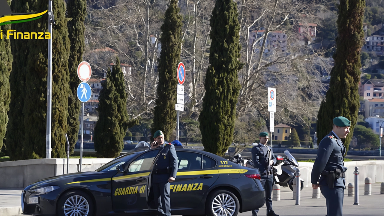 I controlli della Gdf hanno permesso di individuare diverse irregolarità compiute in Alto Lario da un’impresa edile di Milano I controlli della Gdf hanno permesso di individuare diverse irregolarità compiute in Alto Lario da un’impresa edile di Milano