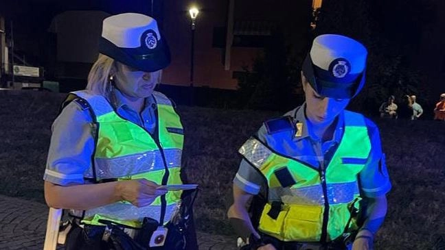 Vigili e carabinieri pattuglieranno insieme le zone critiche della città "La sinergia ha già dato ottimi risultati, nel mirino l’area accanto al metrò" . Vigili e carabinieri pattuglieranno insieme le zone critiche della città "La sinergia ha già dato ottimi risultati, nel mirino l’area accanto al metrò" .