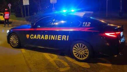 Rescaldina, lite nella notte: giovane ferito alla testa da una bottigliata
