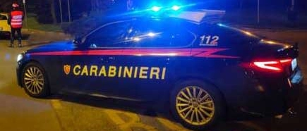 Rescaldina, lite nella notte: giovane ferito alla testa da una bottigliata
