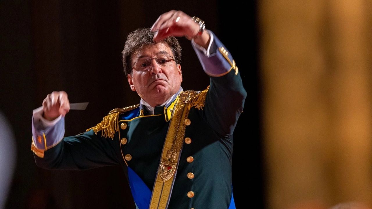 Il colonnello Leonardo Laserra Ingrosso è il Maestro che dal 2002 dirige la banda della Guardia di Finanza Il colonnello Leonardo Laserra Ingrosso è il Maestro che dal 2002 dirige la banda della Guardia di Finanza