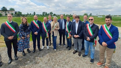 All'inaugurazione c'erano i sindaci del territorio e gli assessori regionali Gianluca Comazzi (Territorio e Sistemi Verdi), Giorgio Maione (Ambiente) e SimonaTironi (Istruzione)