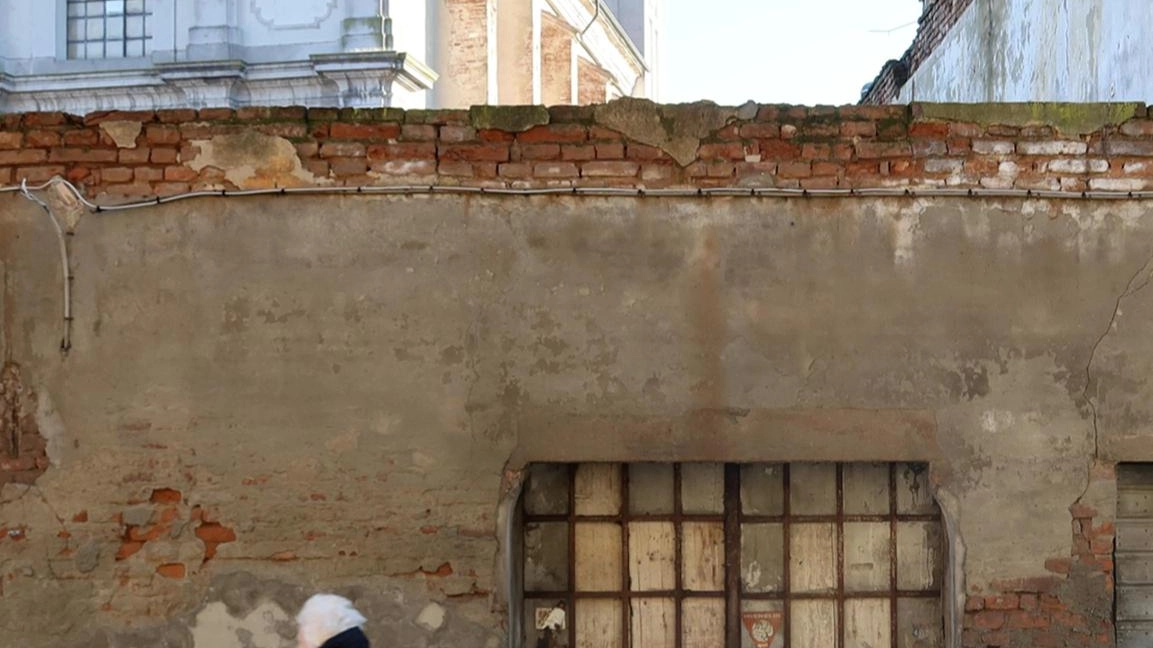 Ristrutturazione Casa Peroni a Castelnuovo: da ex parrocchiale ad ostello sostenibile. Progetto Borghi Lenti per turismo lento e inclusione sociale. Ristrutturazione Casa Peroni a Castelnuovo: da ex parrocchiale ad ostello sostenibile. Progetto Borghi Lenti per turismo lento e inclusione sociale.