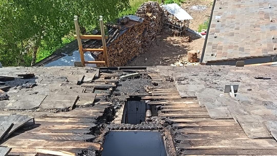 Paura ad Albaredo per San Marco: in fiamme il tetto di una cascina Paura ad Albaredo per San Marco: in fiamme il tetto di una cascina